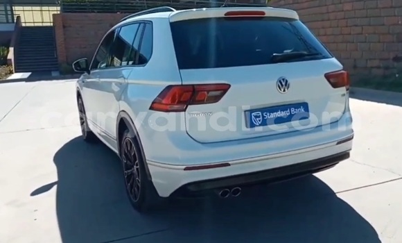 Acheter Occasion Voiture Volkswagen Tiguan Blanc à Zambèze, Nord-Ouest Acheter Occasion Voiture Volkswagen Tiguan Blanc à Zambèze, Nord-Ouest