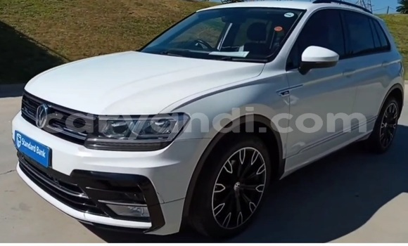 Acheter Occasion Voiture Volkswagen Tiguan Blanc à Zambèze, Nord-Ouest Acheter Occasion Voiture Volkswagen Tiguan Blanc à Zambèze, Nord-Ouest