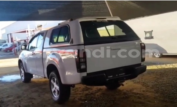 Acheter Occasion Voiture Isuzu KB Blanc à Kalengwa, Nord-Ouest Acheter Occasion Voiture Isuzu KB Blanc à Kalengwa, Nord-Ouest