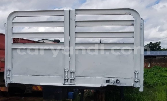 Nunua Ilio tumika Caterpillar 120 Nyeupe Lori ndani ya Lusaka nchini Zambia Nunua Ilio tumika Caterpillar 120 Nyeupe Lori ndani ya Lusaka nchini Zambia