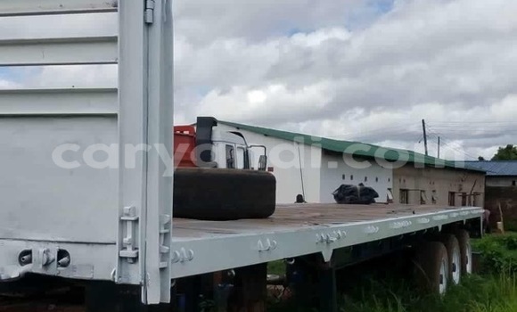 Nunua Ilio tumika Caterpillar 120 Nyeupe Lori ndani ya Lusaka nchini Zambia Nunua Ilio tumika Caterpillar 120 Nyeupe Lori ndani ya Lusaka nchini Zambia