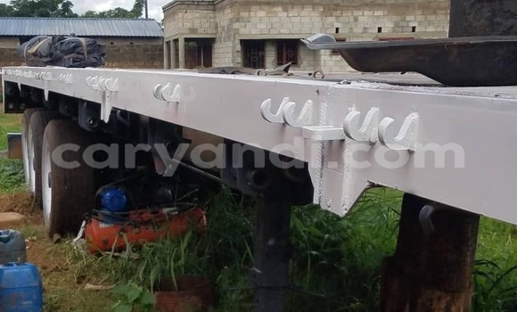 Nunua Ilio tumika Caterpillar 120 Nyeupe Lori ndani ya Lusaka nchini Zambia Nunua Ilio tumika Caterpillar 120 Nyeupe Lori ndani ya Lusaka nchini Zambia