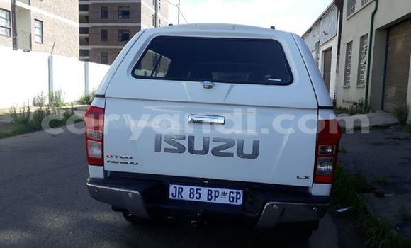 Acheter Occasion Voiture Isuzu KB Blanc à Lusaka, Zambie Acheter Occasion Voiture Isuzu KB Blanc à Lusaka, Zambie