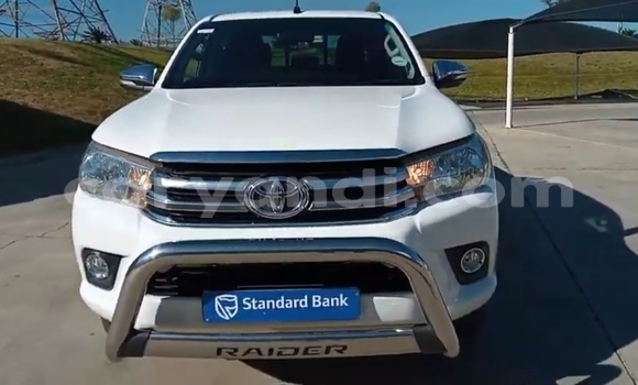 Nunua Ilio tumika Toyota Hilux Nyeupe Gari ndani ya Chingola nchini Zambia