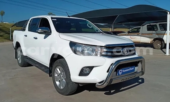 Acheter Occasion Voiture Toyota Hilux Blanc à Chingola, Zambie Acheter Occasion Voiture Toyota Hilux Blanc à Chingola, Zambie