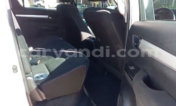 Acheter Occasion Voiture Toyota Hilux Blanc à Chingola, Zambie Acheter Occasion Voiture Toyota Hilux Blanc à Chingola, Zambie
