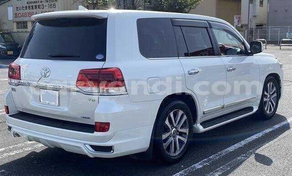 Buy Import Toyota Land Cruiser White Car in Livingstone in Zambia Buy Import Toyota Land Cruiser White Car in Livingstone in Zambia