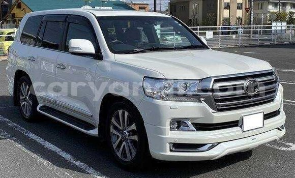 Buy Import Toyota Land Cruiser White Car in Livingstone in Zambia Buy Import Toyota Land Cruiser White Car in Livingstone in Zambia