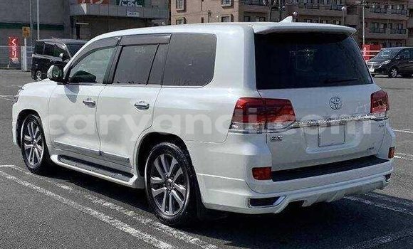 Buy Import Toyota Land Cruiser White Car in Livingstone in Zambia Buy Import Toyota Land Cruiser White Car in Livingstone in Zambia