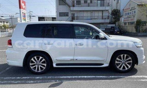 Buy Import Toyota Land Cruiser White Car in Livingstone in Zambia Buy Import Toyota Land Cruiser White Car in Livingstone in Zambia
