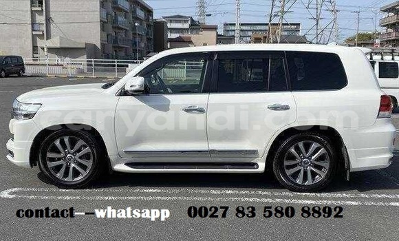 Buy Import Toyota Land Cruiser White Car in Livingstone in Zambia Buy Import Toyota Land Cruiser White Car in Livingstone in Zambia