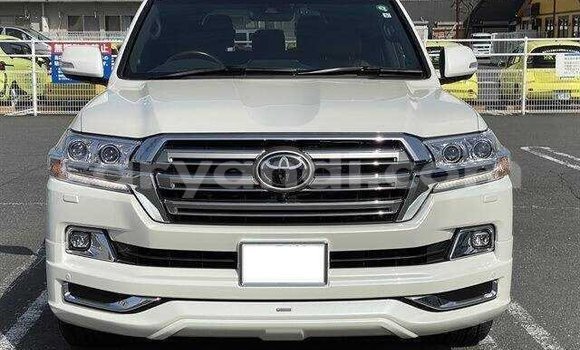 Buy Import Toyota Land Cruiser White Car in Livingstone in Zambia Buy Import Toyota Land Cruiser White Car in Livingstone in Zambia