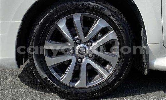 Buy Import Toyota Land Cruiser White Car in Livingstone in Zambia Buy Import Toyota Land Cruiser White Car in Livingstone in Zambia