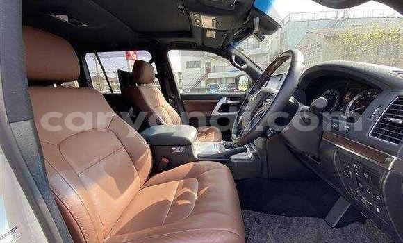 Buy Import Toyota Land Cruiser White Car in Livingstone in Zambia Buy Import Toyota Land Cruiser White Car in Livingstone in Zambia