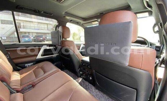 Buy Import Toyota Land Cruiser White Car in Livingstone in Zambia Buy Import Toyota Land Cruiser White Car in Livingstone in Zambia