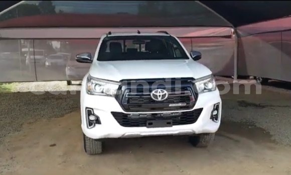Nunua Ilio tumika Toyota Hilux Nyeupe Gari ndani ya Chingola nchini Zambia Nunua Ilio tumika Toyota Hilux Nyeupe Gari ndani ya Chingola nchini Zambia