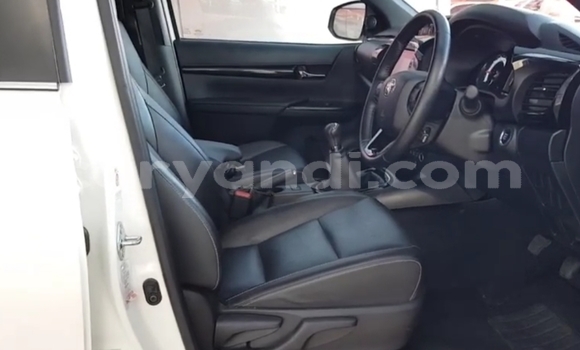 Acheter Occasion Voiture Toyota Hilux Blanc à Chingola, Zambie Acheter Occasion Voiture Toyota Hilux Blanc à Chingola, Zambie