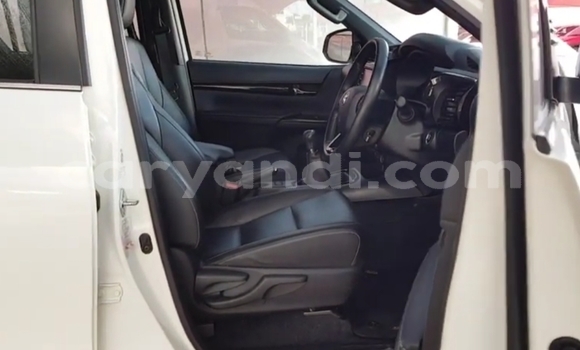 Acheter Occasion Voiture Toyota Hilux Blanc à Chingola, Zambie Acheter Occasion Voiture Toyota Hilux Blanc à Chingola, Zambie