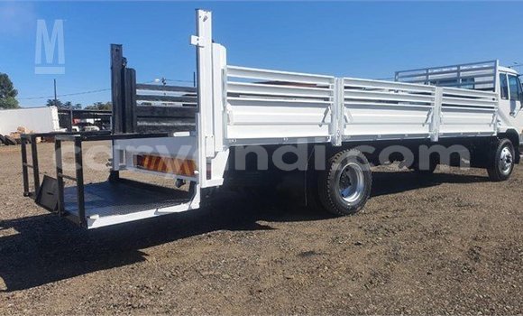 Nunua Ilio tumika Nissan UD Nyeupe Lori ndani ya Kitwe nchini Zambia Nunua Ilio tumika Nissan UD Nyeupe Lori ndani ya Kitwe nchini Zambia