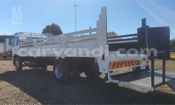 Nunua Ilio tumika Nissan UD Nyeupe Lori ndani ya Kitwe nchini Zambia Nunua Ilio tumika Nissan UD Nyeupe Lori ndani ya Kitwe nchini Zambia