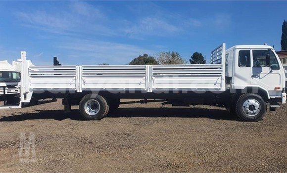 Nunua Ilio tumika Nissan UD Nyeupe Lori ndani ya Kitwe nchini Zambia Nunua Ilio tumika Nissan UD Nyeupe Lori ndani ya Kitwe nchini Zambia