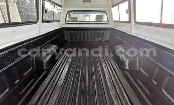 Acheter Occasion Voiture Toyota Hilux Blanc à Lusaka, Zambie Acheter Occasion Voiture Toyota Hilux Blanc à Lusaka, Zambie