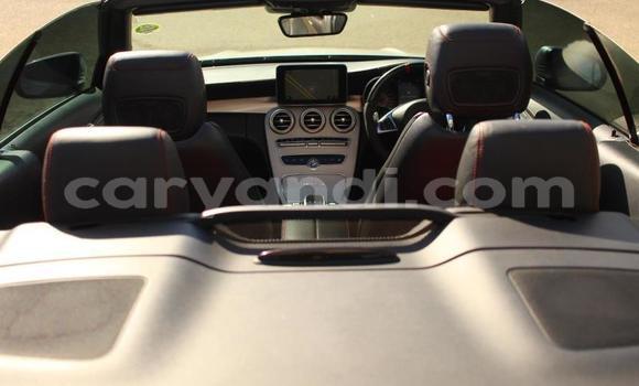 Nunua Ilio tumika Mercedes-Benz C-Classe Nyeupe Gari ndani ya Chama nchini Kusini Nunua Ilio tumika Mercedes-Benz C-Classe Nyeupe Gari ndani ya Chama nchini Kusini