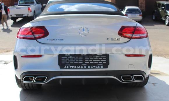 Nunua Ilio tumika Mercedes-Benz C-Classe Nyeupe Gari ndani ya Chama nchini Kusini Nunua Ilio tumika Mercedes-Benz C-Classe Nyeupe Gari ndani ya Chama nchini Kusini