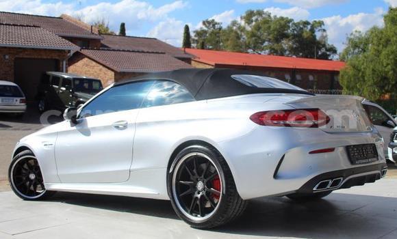 Nunua Ilio tumika Mercedes-Benz C-Classe Nyeupe Gari ndani ya Chama nchini Kusini Nunua Ilio tumika Mercedes-Benz C-Classe Nyeupe Gari ndani ya Chama nchini Kusini