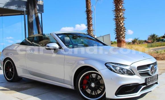 Nunua Ilio tumika Mercedes-Benz C-Classe Nyeupe Gari ndani ya Chama nchini Kusini Nunua Ilio tumika Mercedes-Benz C-Classe Nyeupe Gari ndani ya Chama nchini Kusini