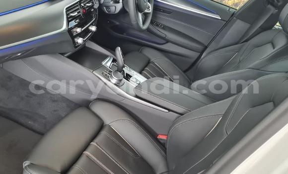Nunua Ilio tumika BMW 5–Series Nyeupe Gari ndani ya Katete nchini Mashariki Nunua Ilio tumika BMW 5–Series Nyeupe Gari ndani ya Katete nchini Mashariki
