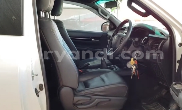 Buy Used Toyota Hilux White Car in Chingola in Zambia Buy Used Toyota Hilux White Car in Chingola in Zambia