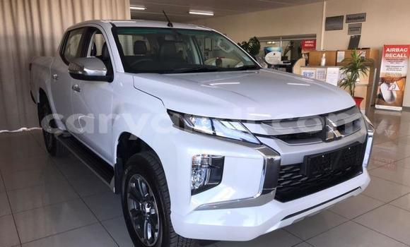 Buy Used Mitsubishi Triton White Car in Lusaka in Zambia