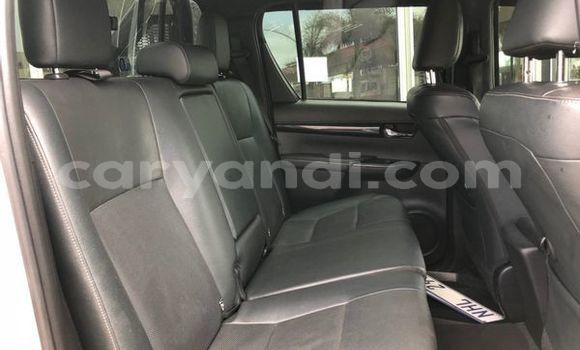 Acheter Occasion Voiture Toyota Hilux Gris à Livingstone, Zambie Acheter Occasion Voiture Toyota Hilux Gris à Livingstone, Zambie