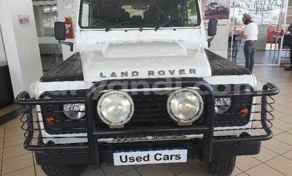 Nunua Ilio tumika Land Rover Defender Nyeupe Gari ndani ya Lusaka nchini Zambia