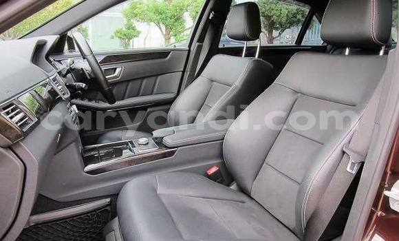 Tenga Tsaru Mercedes‒Benz E-klasse Zvimwe Mota in Lusaka in Zambia Tenga Tsaru Mercedes‒Benz E-klasse Zvimwe Mota in Lusaka in Zambia