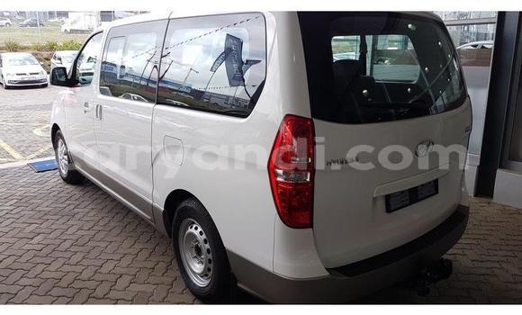 Acheter Occasion Voiture Hyundai H1 Blanc à Kitwe, Zambie Acheter Occasion Voiture Hyundai H1 Blanc à Kitwe, Zambie