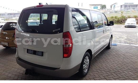 Acheter Occasion Voiture Hyundai H1 Blanc à Kitwe, Zambie Acheter Occasion Voiture Hyundai H1 Blanc à Kitwe, Zambie