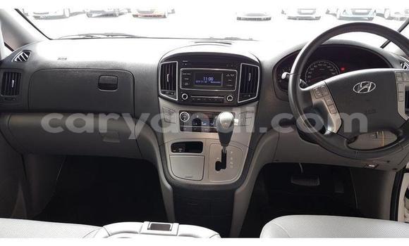 Acheter Occasion Voiture Hyundai H1 Blanc à Kitwe, Zambie Acheter Occasion Voiture Hyundai H1 Blanc à Kitwe, Zambie