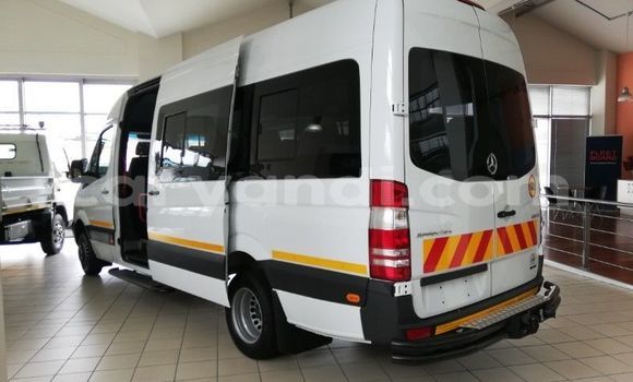 Acheter Occasion Voiture Mercedes‒Benz W115 Blanc à Kitwe, Zambie Acheter Occasion Voiture Mercedes‒Benz W115 Blanc à Kitwe, Zambie