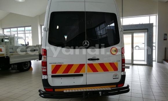 Acheter Occasion Voiture Mercedes‒Benz W115 Blanc à Kitwe, Zambie Acheter Occasion Voiture Mercedes‒Benz W115 Blanc à Kitwe, Zambie