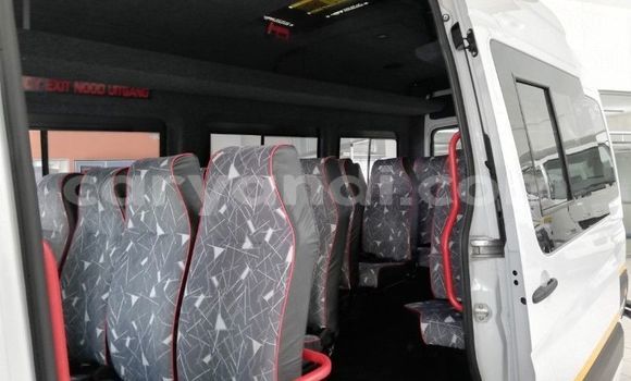 Acheter Occasion Voiture Mercedes‒Benz W115 Blanc à Kitwe, Zambie Acheter Occasion Voiture Mercedes‒Benz W115 Blanc à Kitwe, Zambie