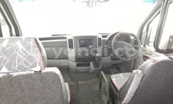 Acheter Occasion Voiture Mercedes‒Benz W115 Blanc à Kitwe, Zambie Acheter Occasion Voiture Mercedes‒Benz W115 Blanc à Kitwe, Zambie