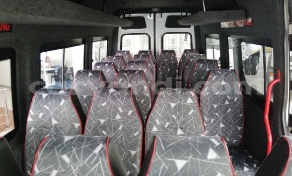 Acheter Occasion Voiture Mercedes‒Benz W115 Blanc à Kitwe, Zambie Acheter Occasion Voiture Mercedes‒Benz W115 Blanc à Kitwe, Zambie