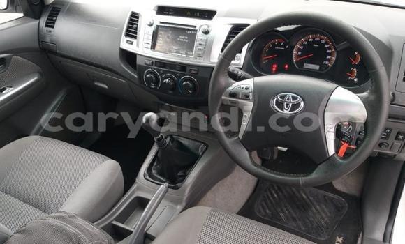 Acheter Occasion Voiture Toyota Hilux Blanc à Lusaka, Zambie Acheter Occasion Voiture Toyota Hilux Blanc à Lusaka, Zambie