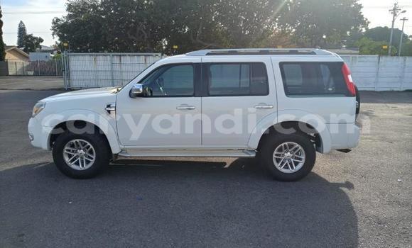 Acheter Occasion Voiture Ford Everest Blanc à Lusaka, Zambie Acheter Occasion Voiture Ford Everest Blanc à Lusaka, Zambie