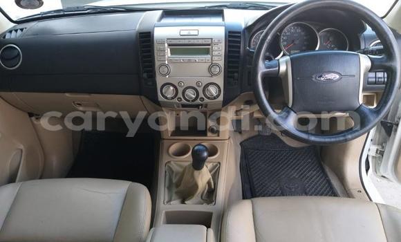 Acheter Occasion Voiture Ford Everest Blanc à Lusaka, Zambie Acheter Occasion Voiture Ford Everest Blanc à Lusaka, Zambie