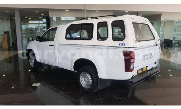 Acheter Occasion Voiture Isuzu KB Blanc à Katete, Est Acheter Occasion Voiture Isuzu KB Blanc à Katete, Est