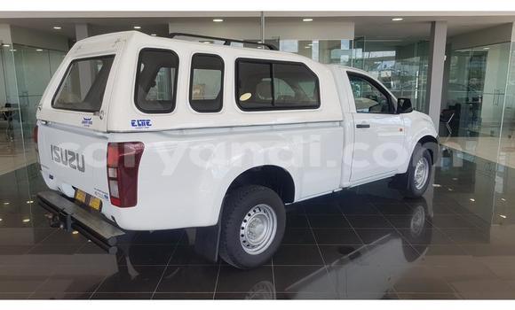 Acheter Occasion Voiture Isuzu KB Blanc à Katete, Est Acheter Occasion Voiture Isuzu KB Blanc à Katete, Est
