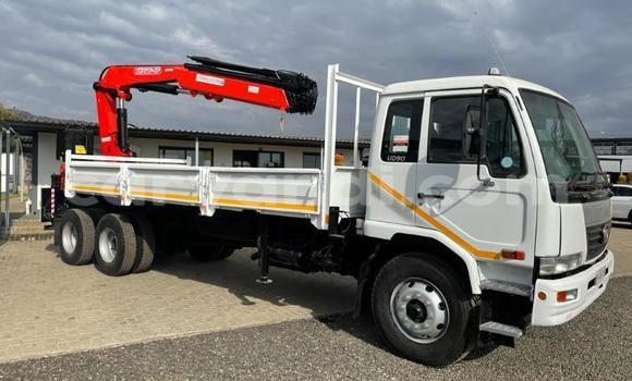 Nunua Ilio tumika Nissan UD Nyeupe Lori ndani ya Livingstone nchini Zambia Nunua Ilio tumika Nissan UD Nyeupe Lori ndani ya Livingstone nchini Zambia